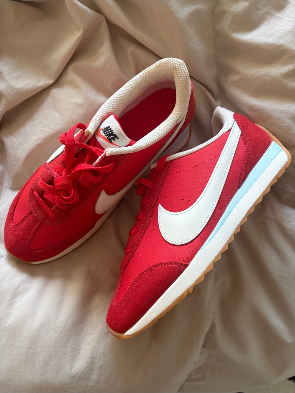 Nike Red & White Vintage-Inspired Running Shoes